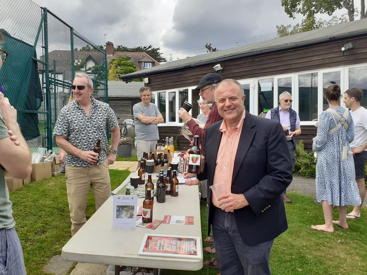 Lee Roberts tweet media