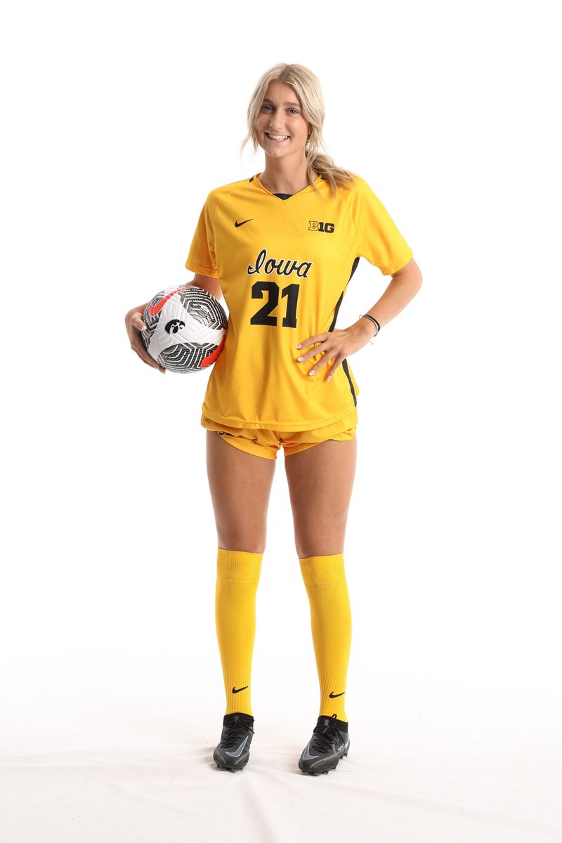 erikasmiley17's tweet photo. year one loading… @HawkeyeSoccer https://t.co/VnRX2t7HGx