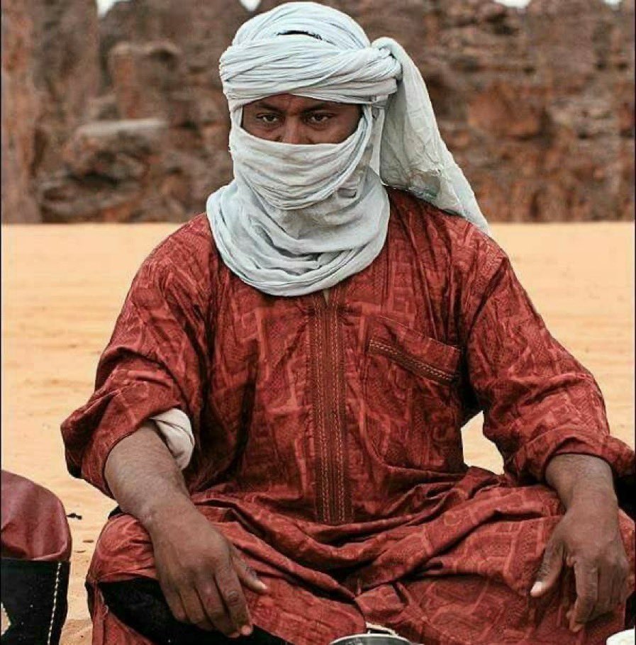tantooon55's tweet photo. "ويَهرَمُ المرءُ إنْ شاخَت عزيمتُهُ 
ولا يؤولُ أخو حزمٍ إلىٰ الهَرَمِ " https://t.co/Zc8gWOtq7P