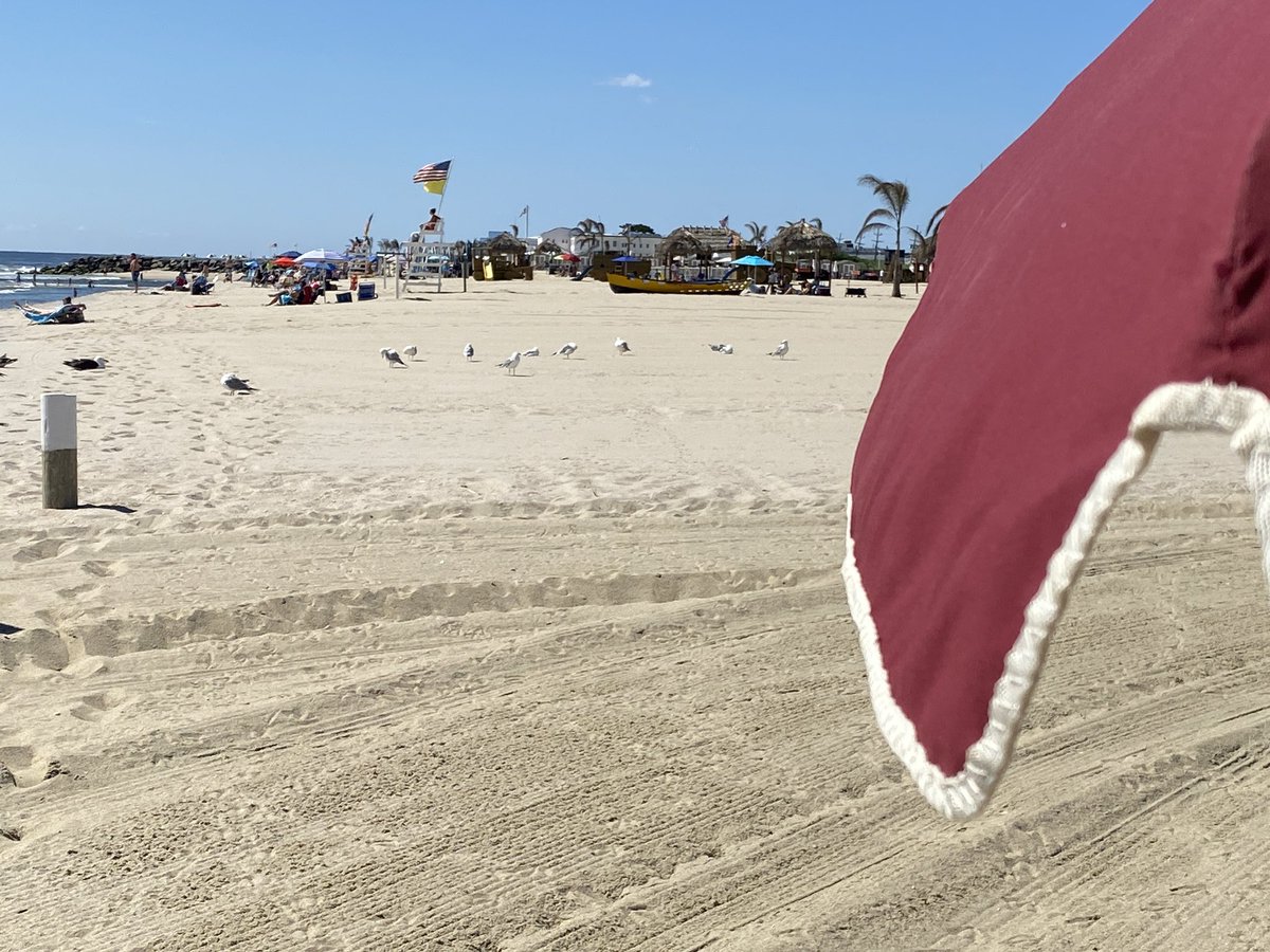 1MagicMachine's tweet image. GM fine people! Here on a Sunday…but barely