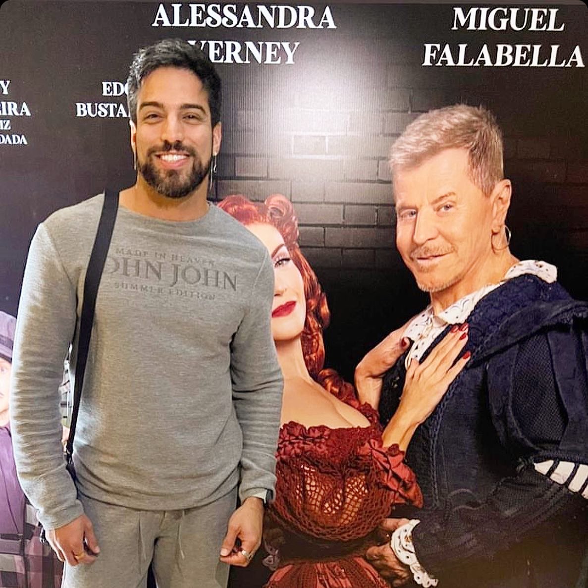 centraldefasrv's tweet photo. Nosso muso @rvoficial_ ao lado do admirável e talentoso mestre @MIGUELFALABELLA na saída do espetáculo @kissmekatemusical 

BOM DIAAAA ☀️ 

#ricardovillardo #miguelfalabella #broadway #kissmekate #musical #teatro #ator #sucesso #artistabrasileiro #brasil https://t.co/ukw6eHvRRb