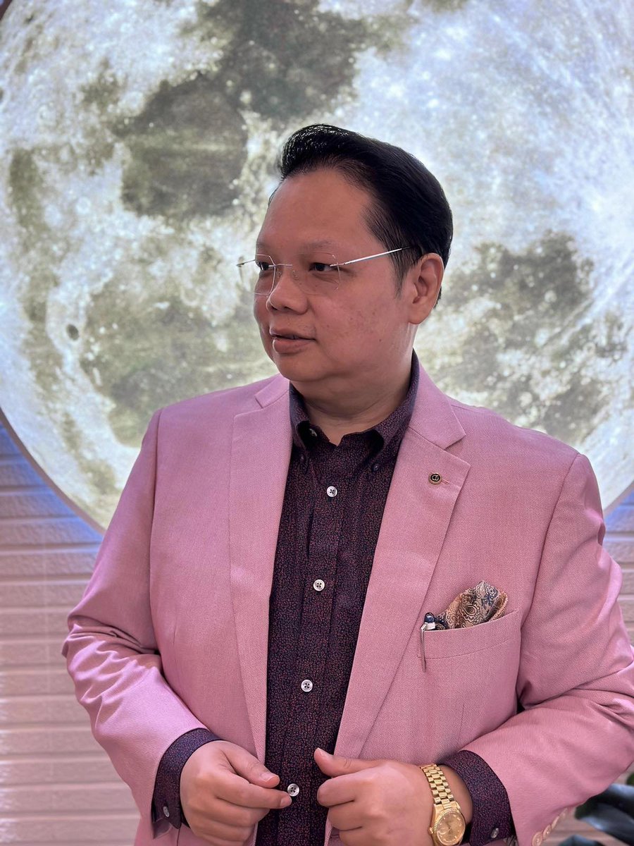 Aye_NeWin's tweet photo. Never mistake my silence for weakness. Nobody plans a murder out loud

တိတ်နေတိုင်း ကြောက်လို့ထင်မနေနှင့်၊ အသေသတ်မယ့် အစီအစဥ်ကို ဘယ်သူမှ အော်ကြီးဟစ်ကျယ် ထုတ်မပြောဘူး

အေးနေဝင်း https://t.co/j0aoSyDtiO