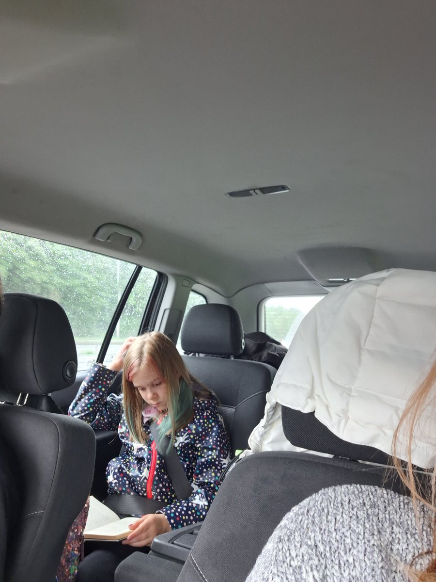 DebbieB45348934's tweet photo. Just chilling,reading,in the car at a very wet Llandudno 😭🌧🥶 @MrsEFlanders  @parishschool1 https://t.co/elzakjBfTM
