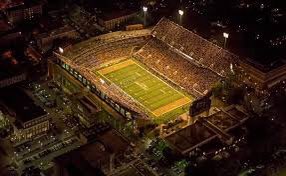 marchant_kenney's tweet photo. Built in 1932, “The Rock” at Southern Miss was named as such in 1938. App State’s stadium has been around since 1962. The real original Rock is in Hattiesburg, MS. VOTE SOUTHERN MISS, BAY BAY!! @SouthernMissFB https://t.co/LZdc6ICopG