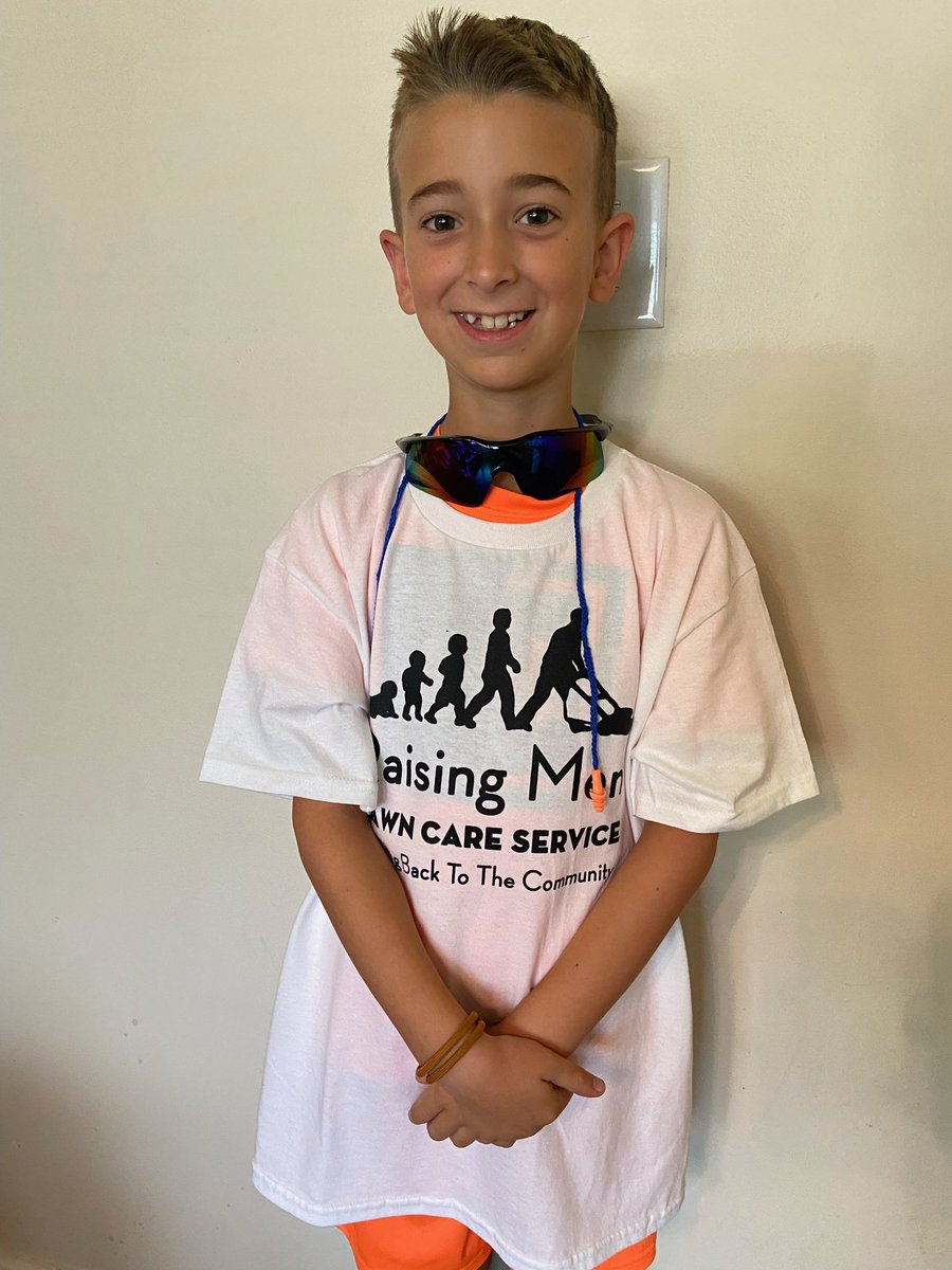 Spencer   hailing from Lexington,KY  who recently signed up for our 50-yard challenge received his starter pack in the mail which included his Raising Men shirt, safety glasses, and ear protection. He  is now fully equipped and ready to take on the challenge ! Do you have any