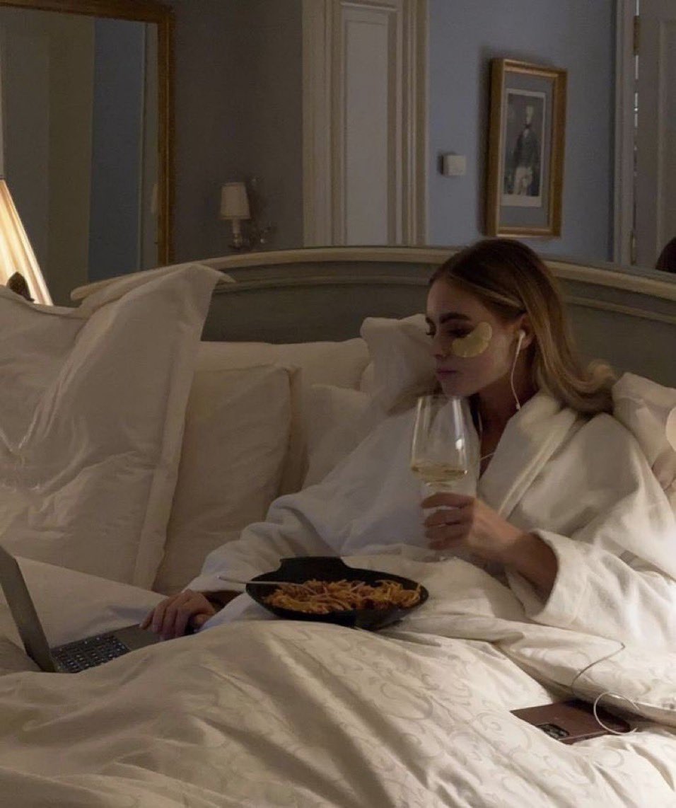 no te cansas de estar sola ?? 

yo estando sola: