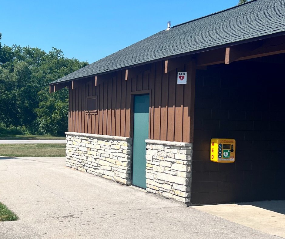 CityofWaukesha's tweet photo. AEDs have now been added to park shelters at Pebble Valley, Merrill Crest, Prairie, Roberta and Buchner Parks. City currently has 70 registered public access AEDs with 36 of those AEDs at City facilities.

 https://t.co/2POIVKwukP 

#WaukeshaFire #WaukeshaParks #BetheBeat https://t.co/mxp4XQcIjE