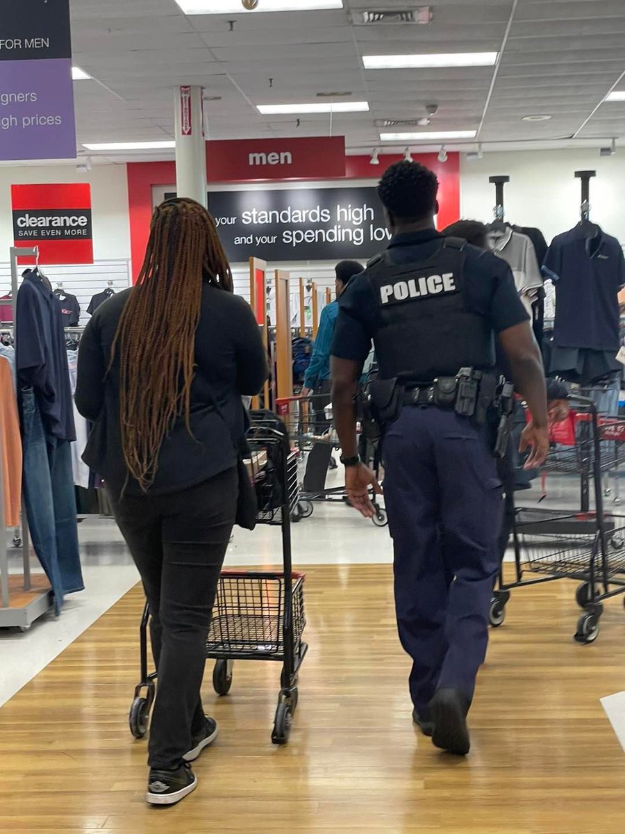 HANDYSouthFL's tweet photo. Today, we hosted our annual Back-to-School shopping spree at The Coral Ridge Mall. Our youth were able to shop for their back-to-school essentials and also received backpacks filled with all the supplies they need for the upcoming school year! #backtoschool https://t.co/sz0sAwBi55