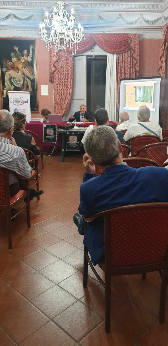 ProgCompraSud's tweet photo. Il PROGETTO COMPRASUD presentato in Calabria. Serata con imprese, consumatori ed autorità locali a #Gioiosa #Ionica. https://t.co/tPXJX5TILn