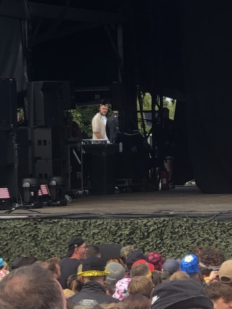 I see you <a href="/Reverend_Makers/">Reverend&TheMakers</a> don’t be long lad!
<a href="/KendalCalling/">Kendal Calling 🦌</a>