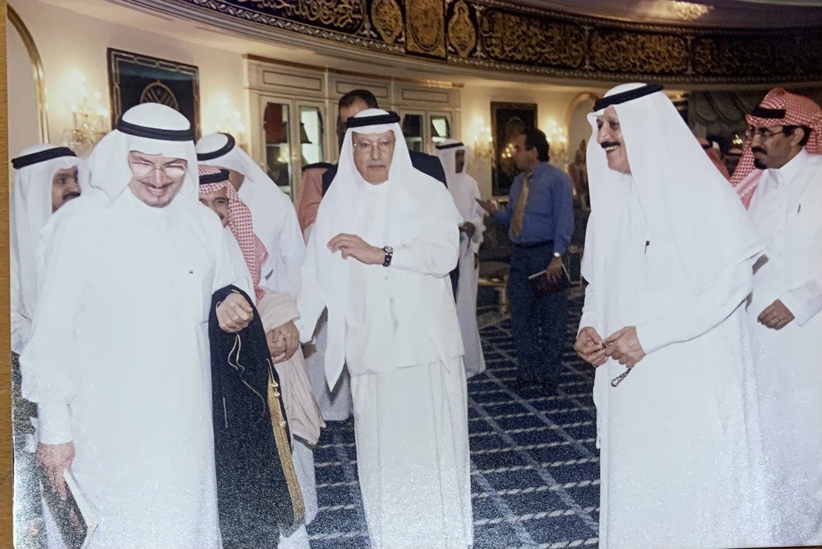 sahemaldajany's tweet photo. ومن المحطات التي جمعتني بأستاذي د. عبدالرحمن الشبيلي رحمه ؛ حفل تكريم " اثنينية " الشيخ عبدالمقصود خوجه لعلامة الجزيرة الشيخ حمد الجاسر رحمه الله بمنزل عبدالمقصود خوجه بجدة في يوم الاثنين ٢٢/ ٢ / ١٤٢٤هـ ؛ https://t.co/761fcrF4js