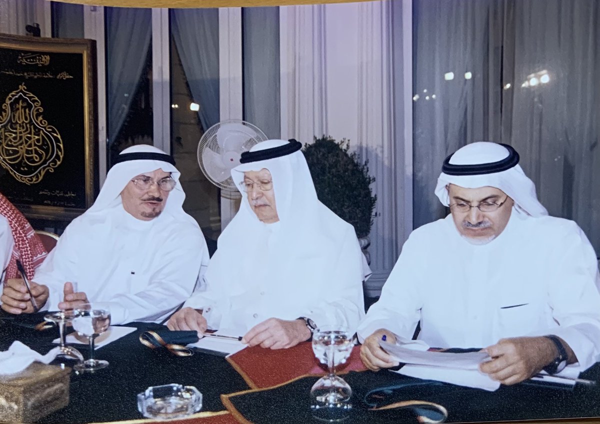 sahemaldajany's tweet photo. ومن المحطات التي جمعتني بأستاذي د. عبدالرحمن الشبيلي رحمه ؛ حفل تكريم " اثنينية " الشيخ عبدالمقصود خوجه لعلامة الجزيرة الشيخ حمد الجاسر رحمه الله بمنزل عبدالمقصود خوجه بجدة في يوم الاثنين ٢٢/ ٢ / ١٤٢٤هـ ؛ https://t.co/761fcrF4js