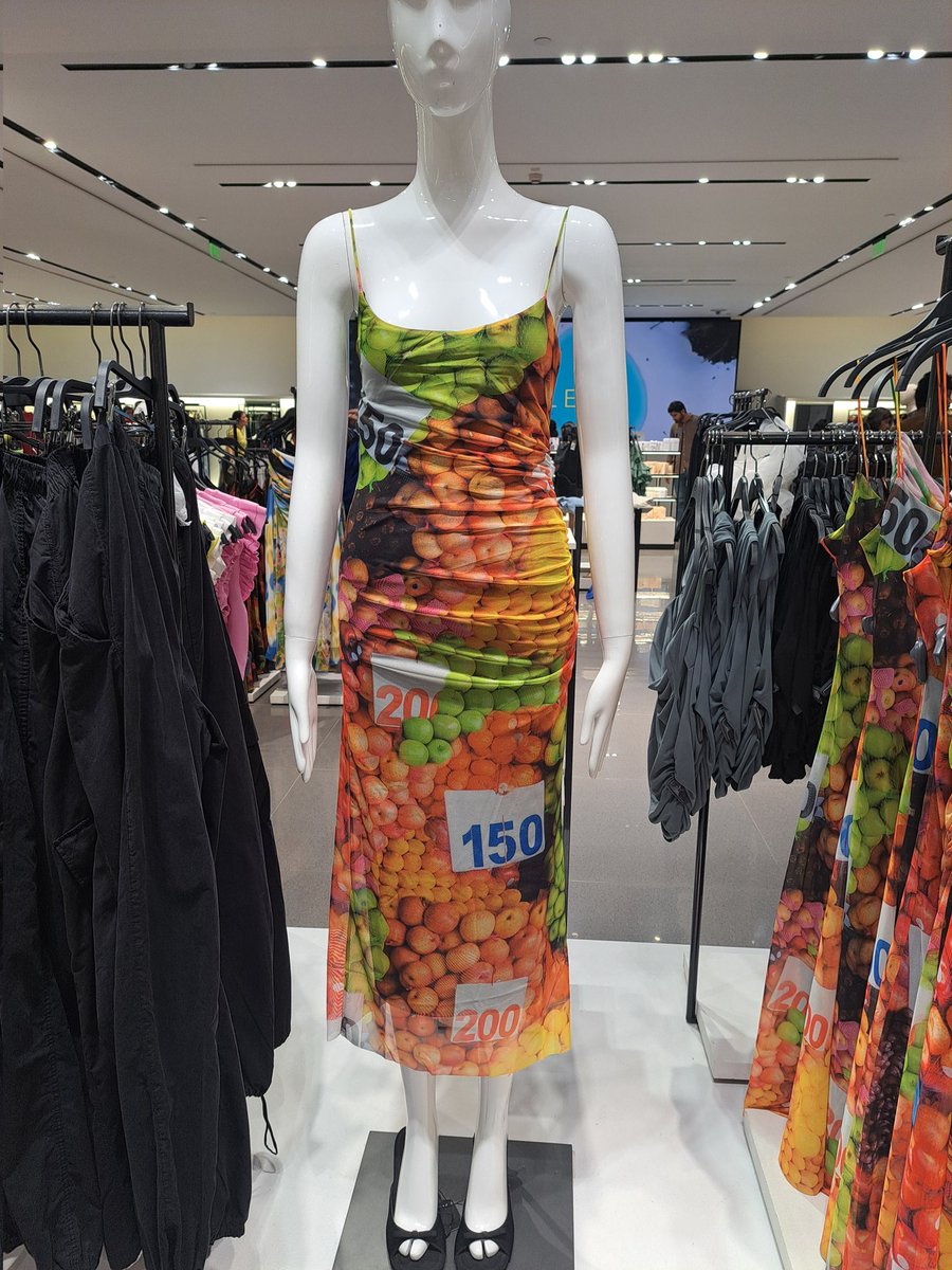 priyaank14's tweet photo. Not making this up but this is actually at the #Zara Store https://t.co/TurJxtekky