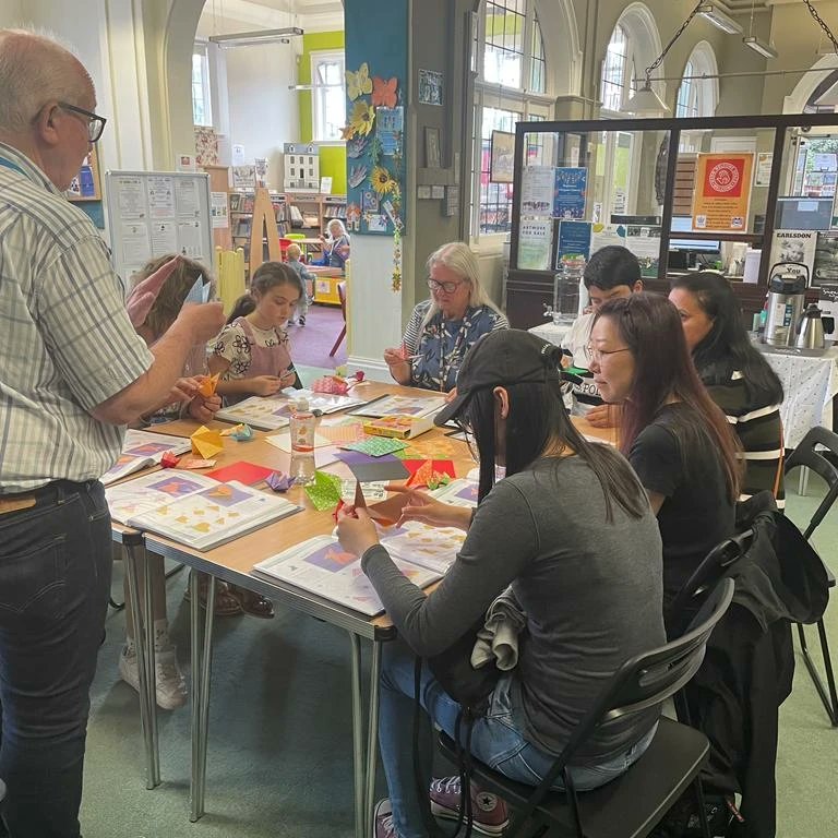 EarlsdonL's tweet photo. It's not too late to sign up to our Beginners' Origami course which continues on Thursday!

Pop in to the library to secure your place! #origami #origamiclass #whatsonincov #schoolholidayactivities https://t.co/ksht6qCrMm