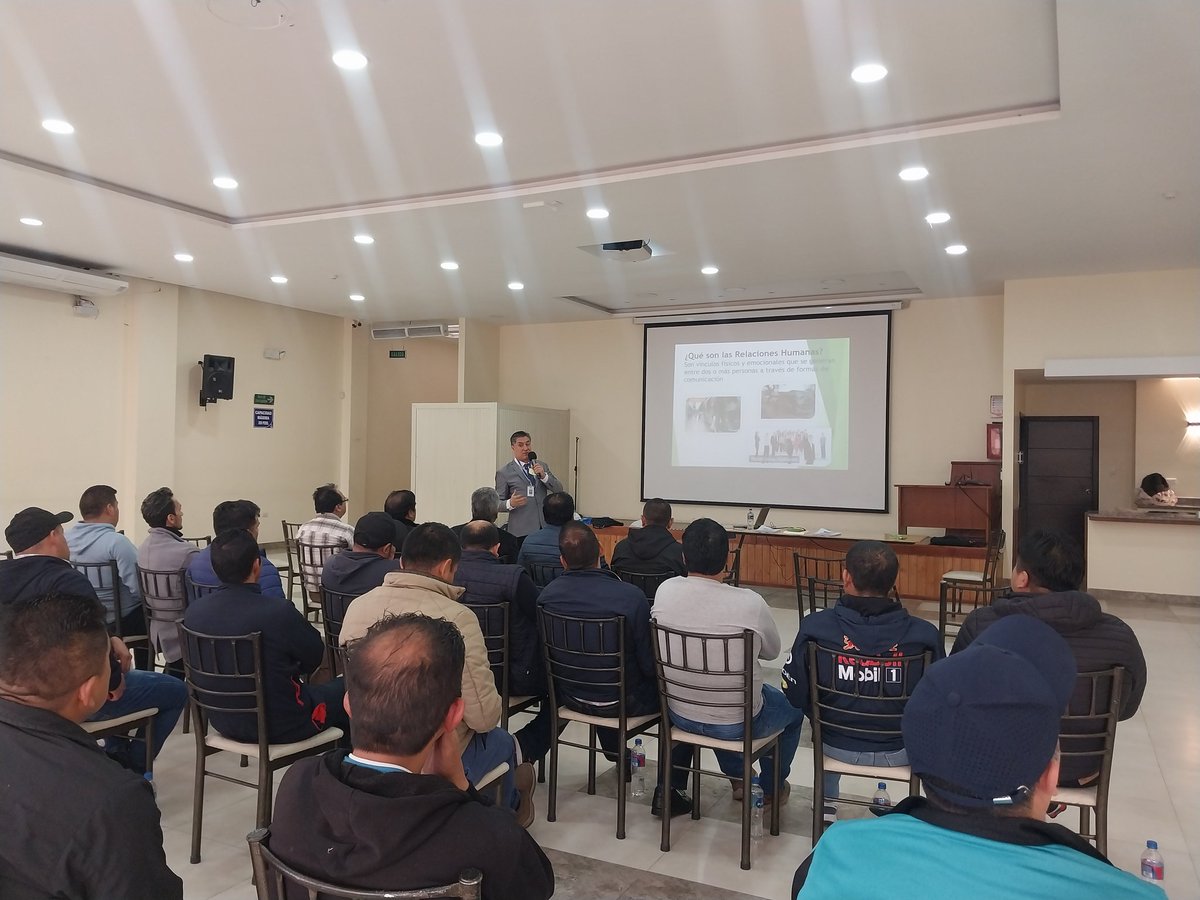 Último día de capacitación, finalizando así la quinta edición 🧑‍💻🤝.
Más de 400 conductores de #transporteurbano fueron capacitados en temas como: atención al cliente, relaciones humanas, administración financiera, entre otros.