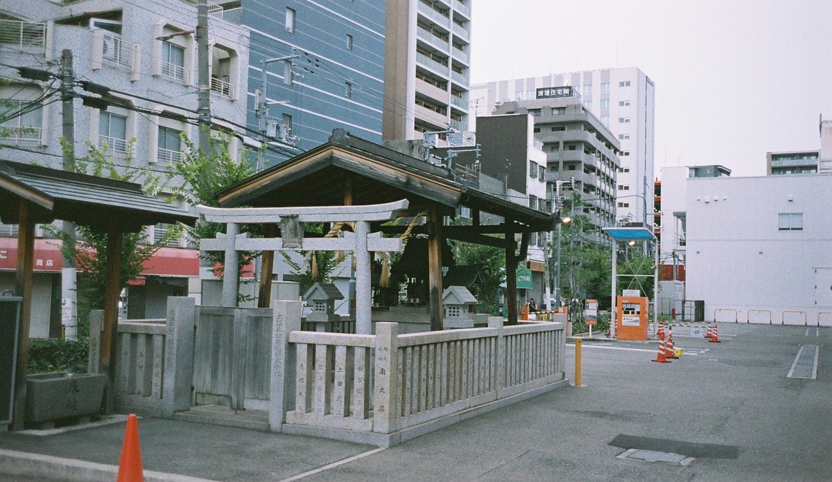 weugh_Tda's tweet photo. 仕事上撮影することもあるのですがその延長でカメラも趣味に取り入れました✨
たまたまお店で見つけた新品のCONTAX TIXで最近パシャパシャと📷
20年落ちのフィルムも意外といい雰囲気😃

#CONTAX
#CONTAXtix 
#フィルムカメラ 
#apsフィルム 
#写真が好きな人と繋がりたい https://t.co/DIIClhYfAJ