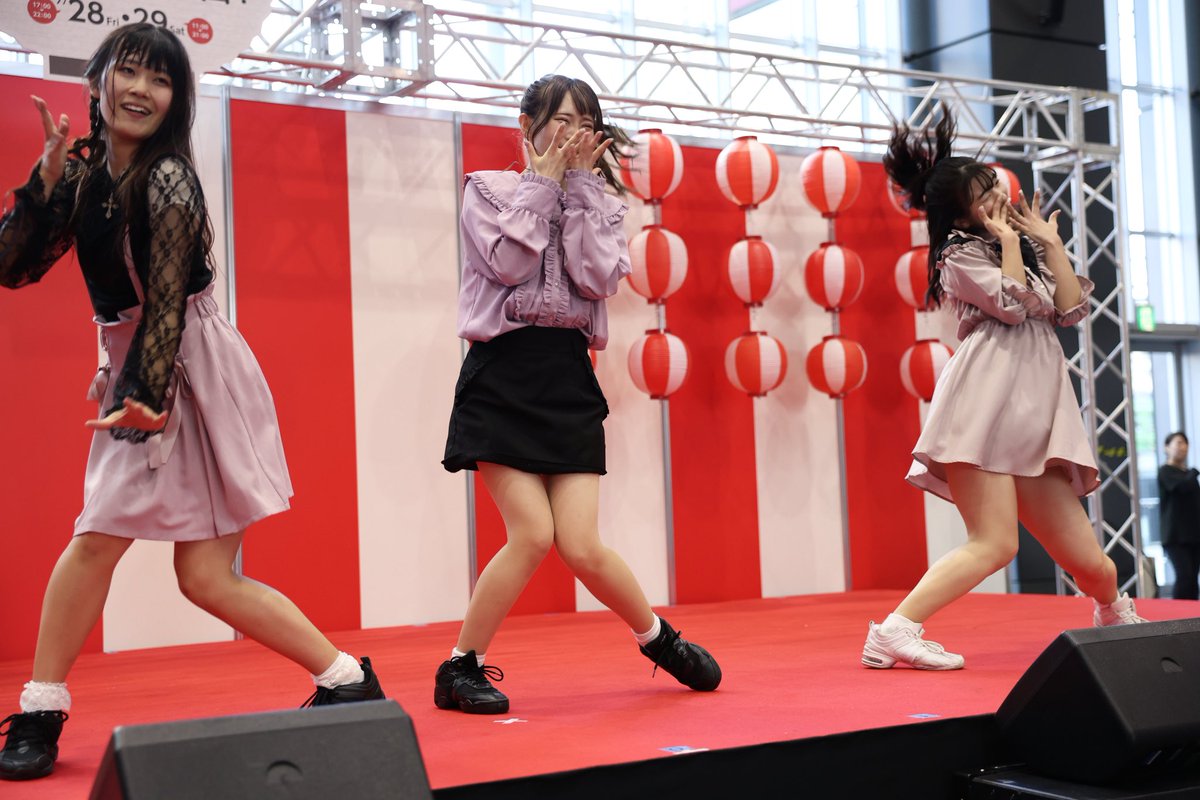 veils_sdn_piece's tweet photo. 2023.7.29(土)
UDX夏祭り
#makepiece
#UDX夏祭り
#夏祭り #秋葉原
#ダンスイベント #showdiner
#秋葉原udx #sdn_now
身体めちゃめちゃ細いのに元気いっぱいのパセリちゃん。序盤は緊張してたかな? https://t.co/ORZd8G6BlA