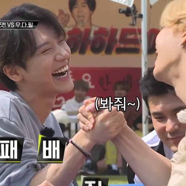 fentyyangx2's tweet photo. that intense arm wrestling 😓 https://t.co/wMLhqG56JL