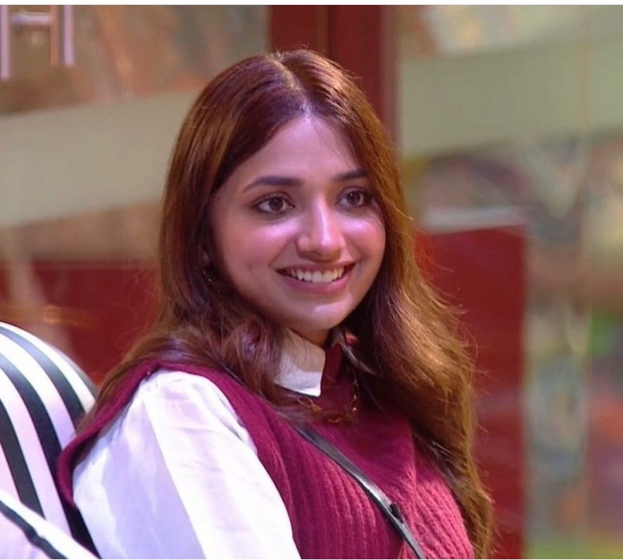 BiggbossKaTadka's tweet photo. Who is Strongest among Manisha and Jiya ?

Like for #ManishaRani
RT for #JiyaShankar 

#BiggBossOTT #BiggBoss 

Like.                           RT. https://t.co/T2ErqoAzoo