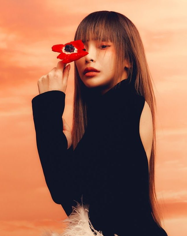PopBase's tweet photo. Heize will be featured on TWICE's Jihyo ‘Zone’ album on Track 5 titled ‘Don't Wanna Go Back.’

The song is entirely self-written by the two. https://t.co/AGuhZw7hjm