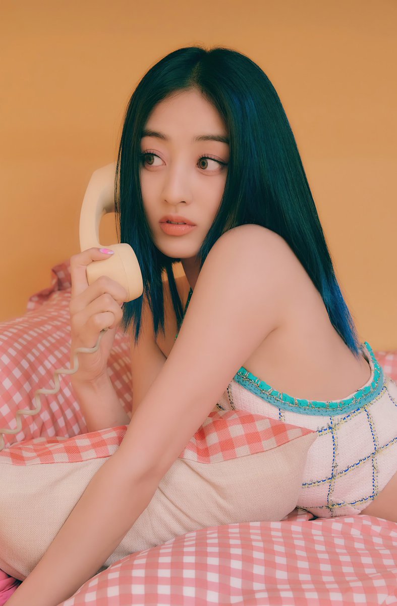 PopBase's tweet photo. Heize will be featured on TWICE's Jihyo ‘Zone’ album on Track 5 titled ‘Don't Wanna Go Back.’

The song is entirely self-written by the two. https://t.co/AGuhZw7hjm