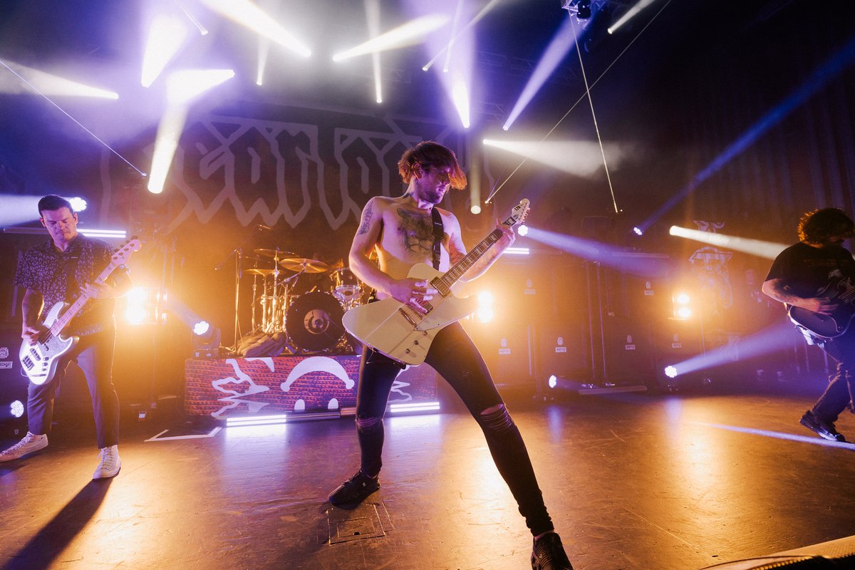 ChauvetPro's tweet photo. Dan Michie's design for Beartooth reached the nosebleeds with @ChauvetPro Rogue R1 BeamWash • Force S Spot • STRIKE 4 Array fixtures from Squeek Lights! 📷 Ben Zucker
🔥
#ChauvetProfessional #beartooth
#concertlighting #stagelightingdesign #lightingproduction #lightingdesign https://t.co/iz80ZghJun