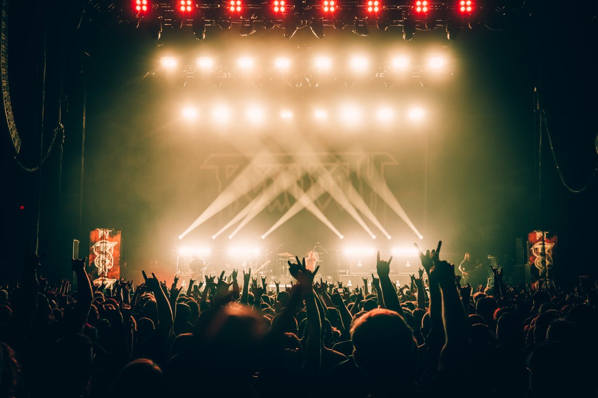 ChauvetPro's tweet photo. Dan Michie's design for Beartooth reached the nosebleeds with @ChauvetPro Rogue R1 BeamWash • Force S Spot • STRIKE 4 Array fixtures from Squeek Lights! 📷 Ben Zucker
🔥
#ChauvetProfessional #beartooth
#concertlighting #stagelightingdesign #lightingproduction #lightingdesign https://t.co/iz80ZghJun
