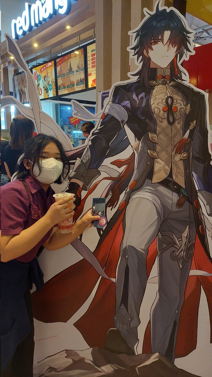 itsmeOletM86's tweet photo. The happy daughter getting her Blade's Strawberry with Yakult (and freebies) from @HappyLemonPh
#CosmicRefreshmentSupply #HonkaiStarRail https://t.co/gLqSSS5Frq