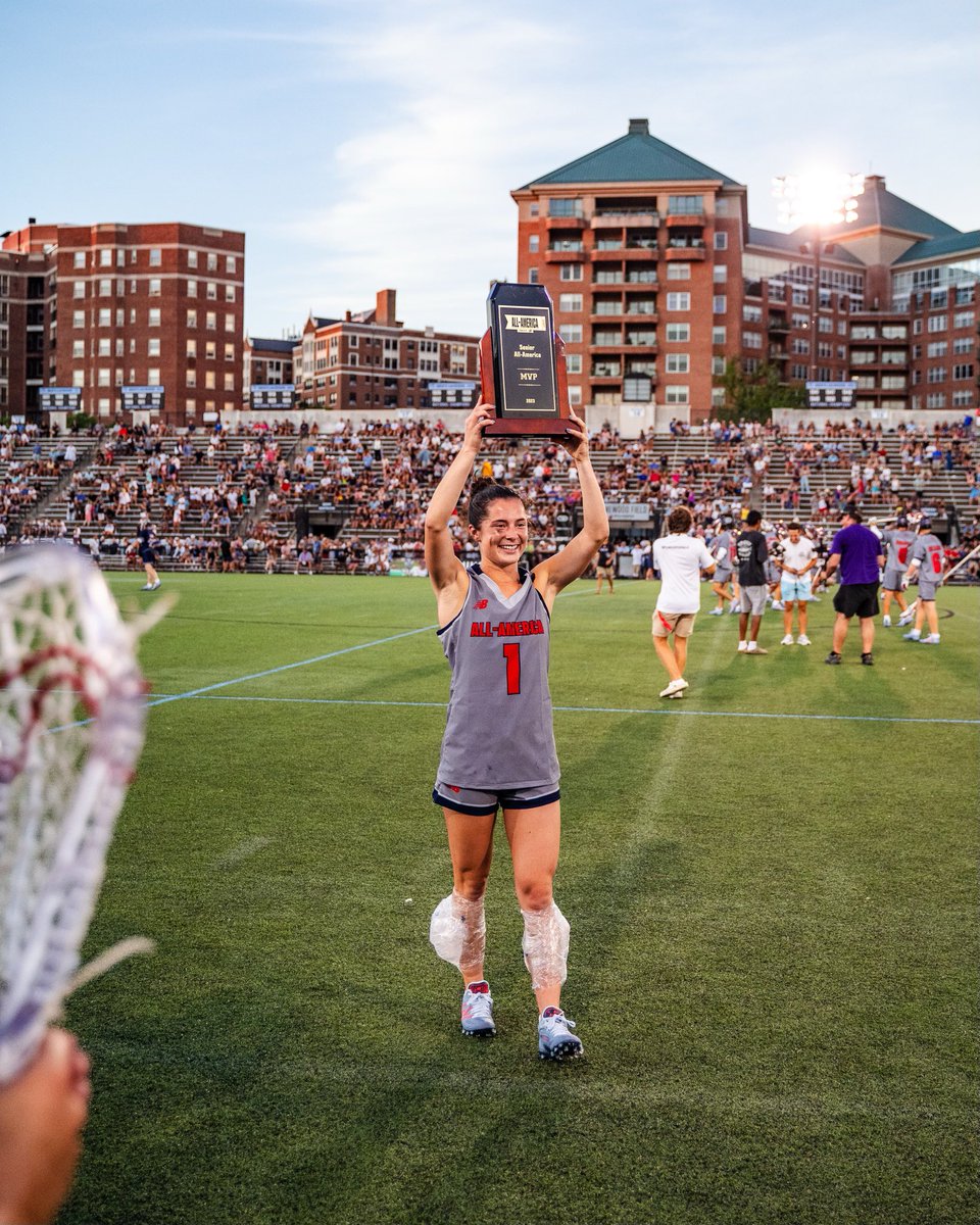 Congratulations to incoming freshman Alexa Vogelman on scoring 4️⃣ goals and earning MVP honors at the New Balance All America game! 🍊🥍