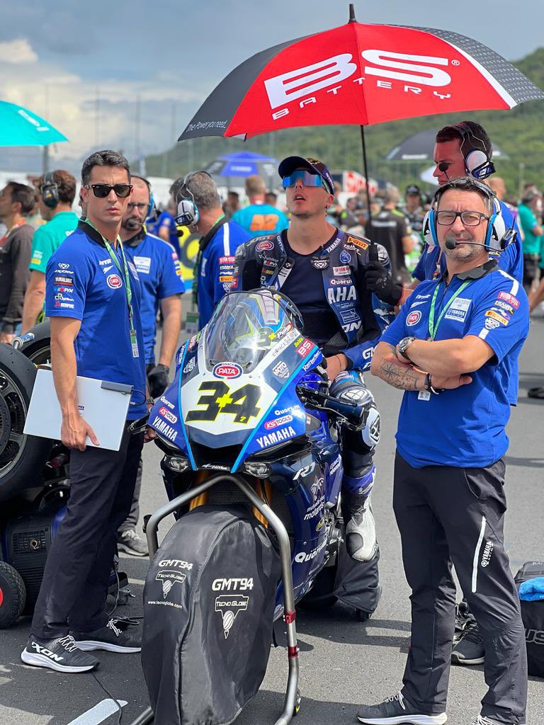 Mucha fuerza para Lorenzo y el team @gmt94 , desafortunadas caídas sin consecuencia físicas. Muchos ánimos! Lots of encouragement for Lorenzo and the @gmt94, unfortunate falls without physical consequences. #CZEworldsbk🇨🇿