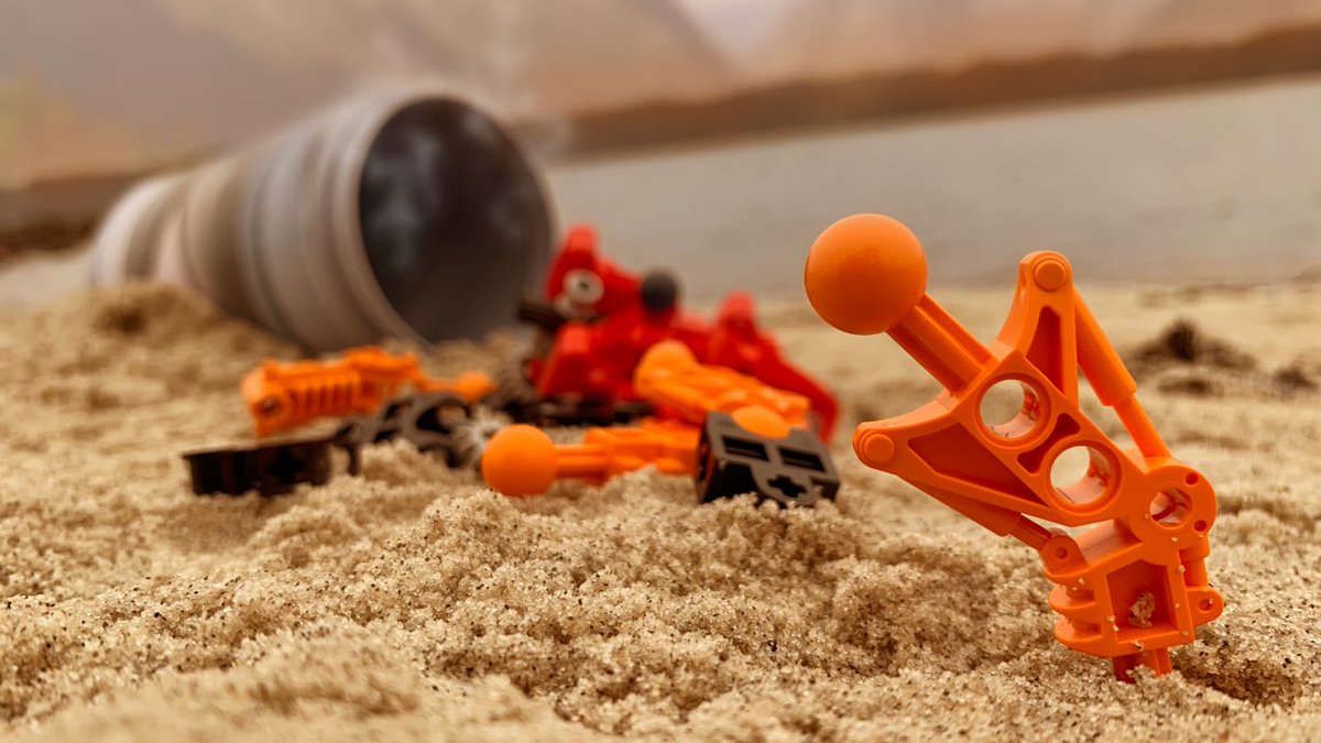GeorgeGilliatt's tweet photo. His job is just beach. https://t.co/PYzKeD42Gt