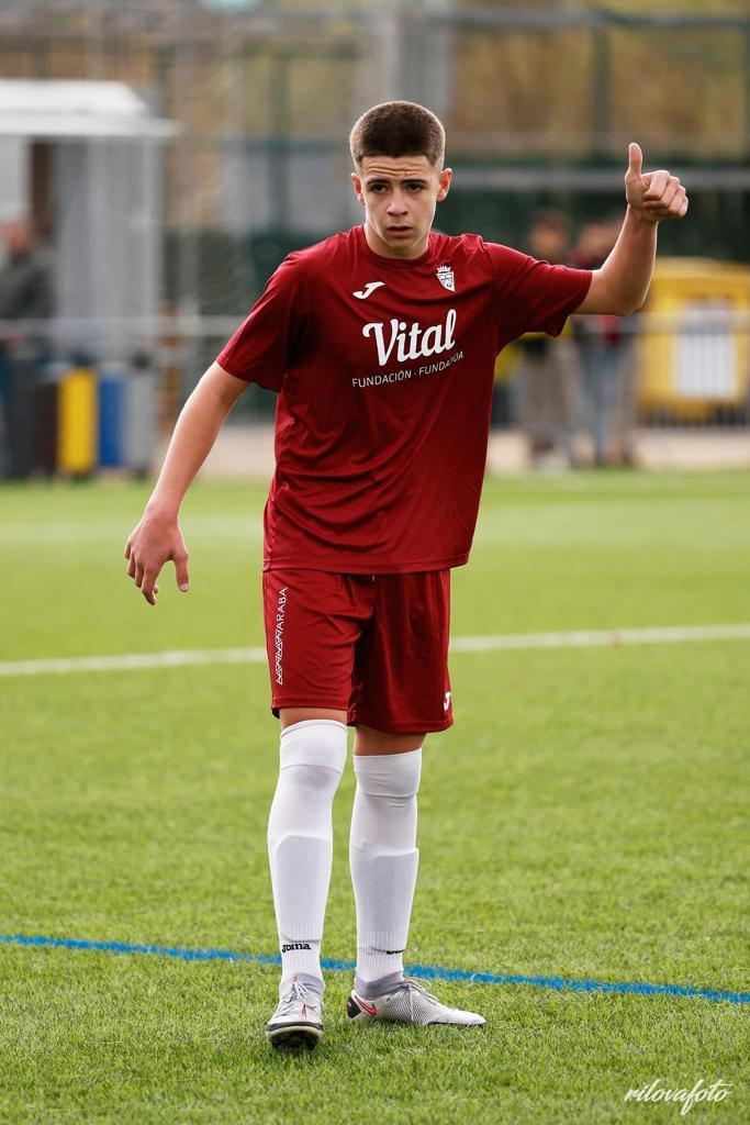 canteraalaves's tweet photo. Fichas Juvenil B

Aitor Oquiñena , delantero 2007 procedente del Betoño, refuerza la delantera del juvenil B

Ongi Etorri Aitor https://t.co/NnXuwXjYFl