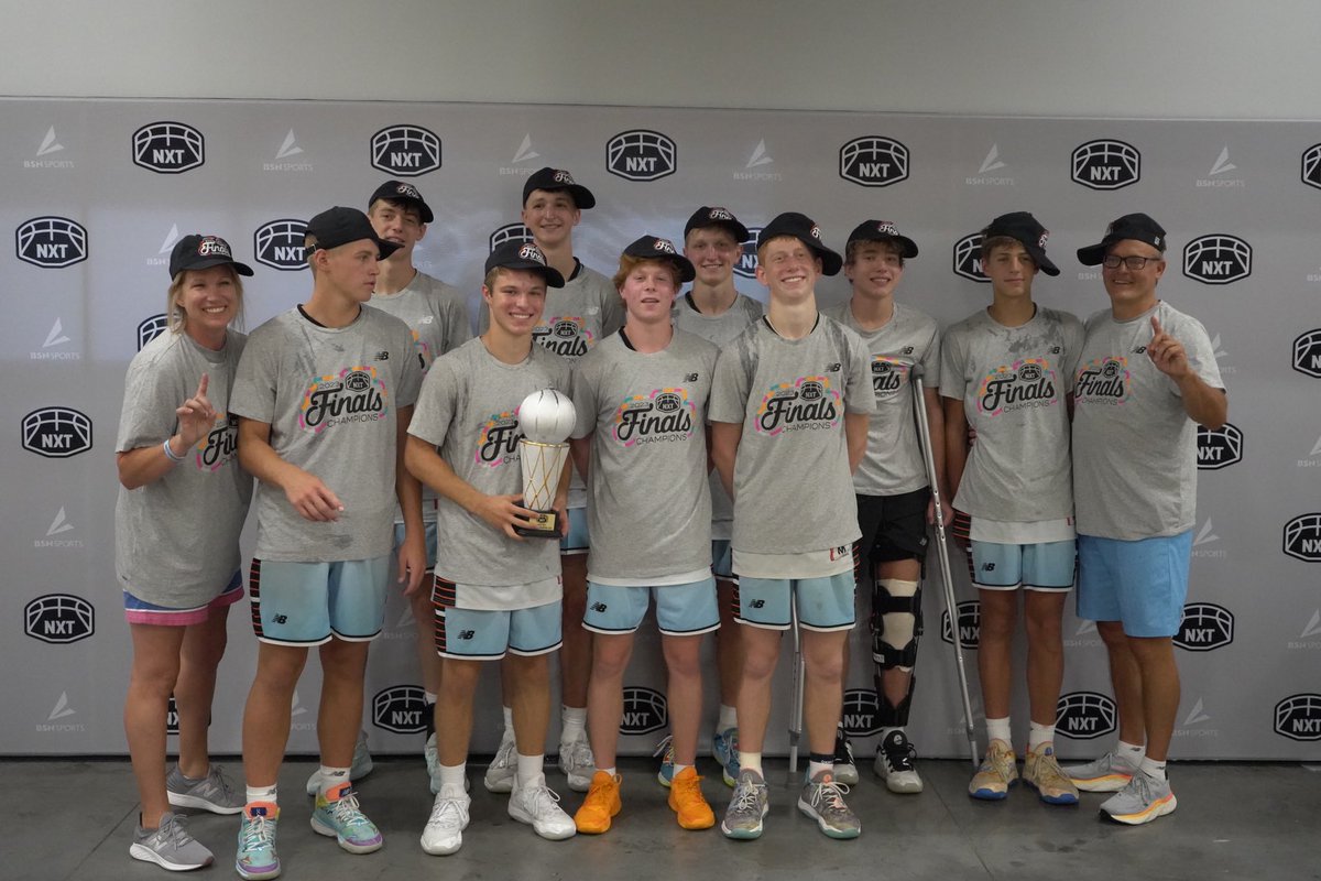 🚨TEAM Warwick 15U defeats Grind Family Chicago 2026 55-43 and are the NXT Finals Champions going a perfect 5-0 this weekend!! History Made!!👏🏻🏆 @NXTProHoops <a href="/PRO16League/">PRO16/NXTPRO League</a> #NXTFinals #AveraSports