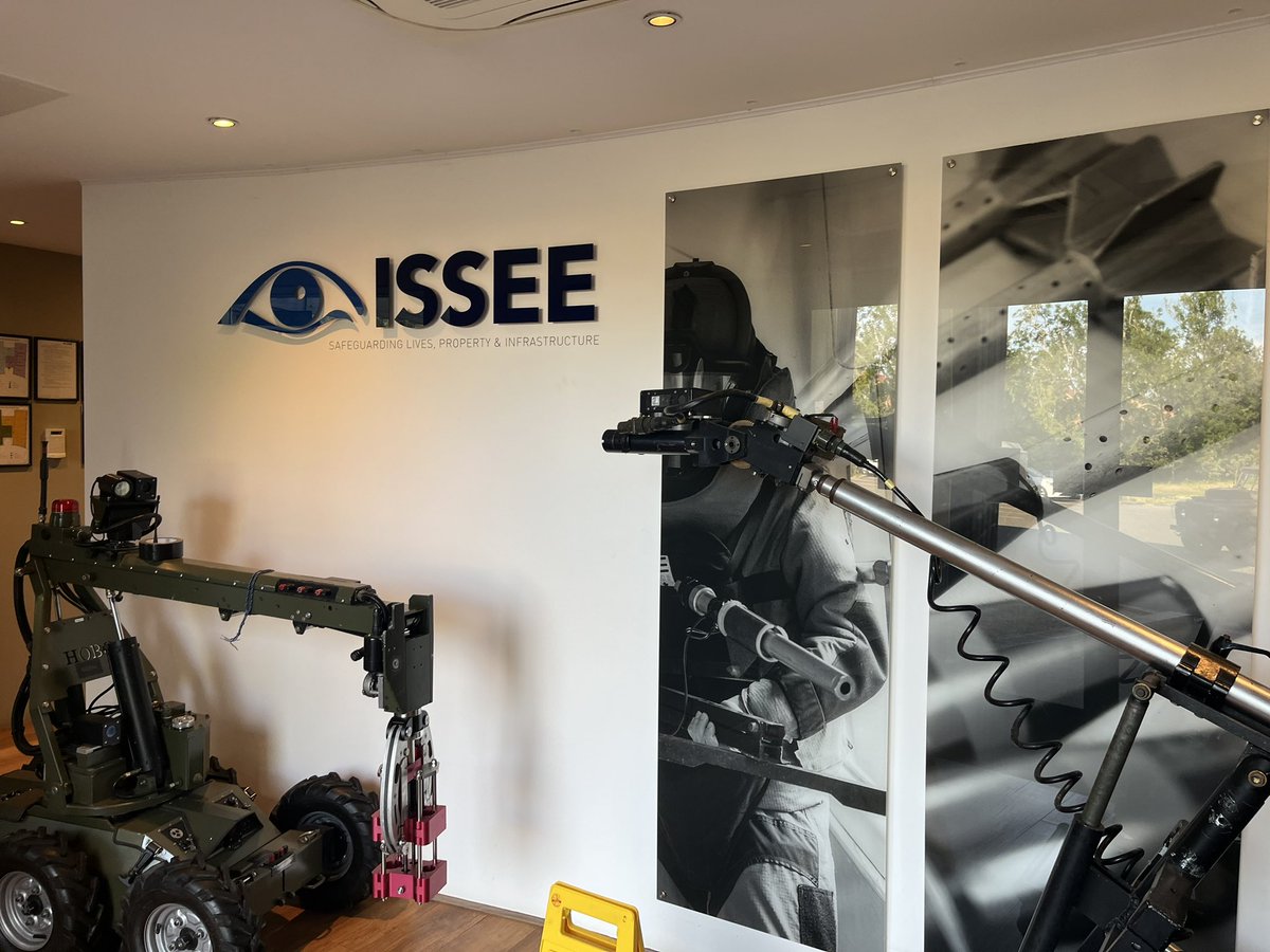 gaz_EOD's tweet image. No wonder British EOD techs are revered &amp;amp; sought after the world over. It’s because @isseeuk have some of the best training &amp;amp; best teachers out there.. such a great bunch.. I’m having a blast! 😉🇬🇧 #EOD #demining