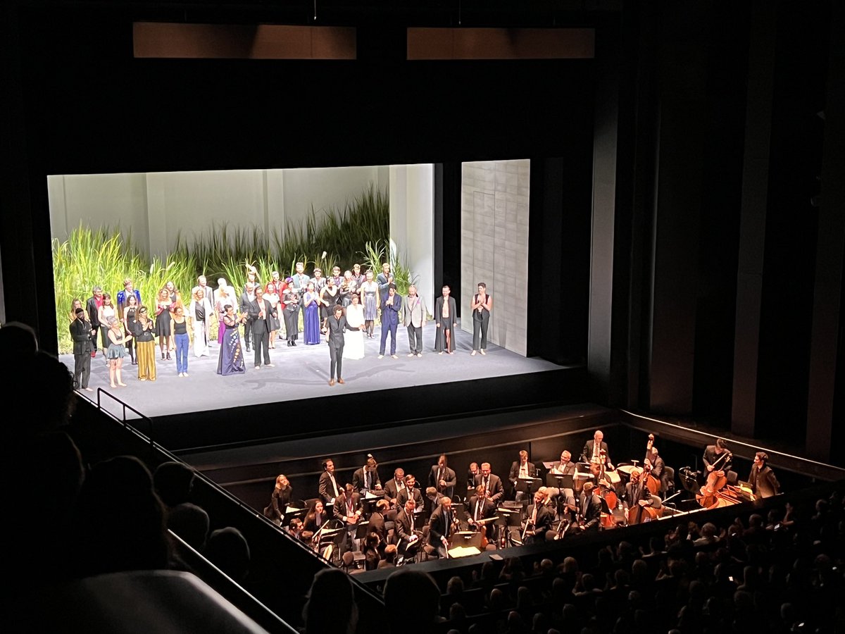 hilari_garcia's tweet photo. Le nozze di Figaro en una bella producció del
@SbgFestival, amb @Vienna_Phil, #raphaelpichon, #andreschuen #adrianagonzalez, #sabinedevielhe i #krzysztofbaczyk. El meu fi de festa a Salburg. En poder, algunes impressions a @ElTemps_arts https://t.co/evxBFiJXnI