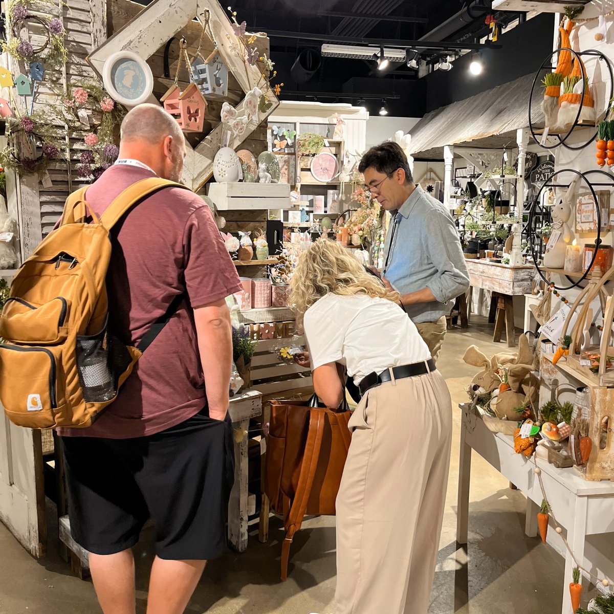 Busy, busy, busy! The WT Las Vegas Showroom is HOPPING today! Stop by, say HEY to the crew, have a drink on us! WT LV is where you want to be!

#www.wtcollection.com

#shopwtcollection #lasvegas #lasvegasmarket #busy #goodservice #sunday #fyp #trend #NEW #WOW #gottahaveit #letsgo