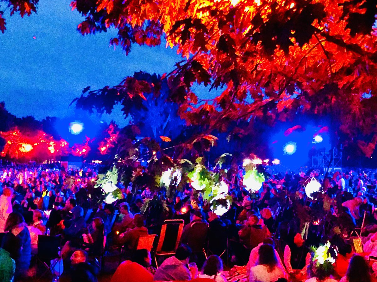 NuernbergKultur's tweet photo. Der Luitpoldhain beginnt zu leuchten 🌟 😍
#klassikopenair https://t.co/c8Z4NWrYJ9