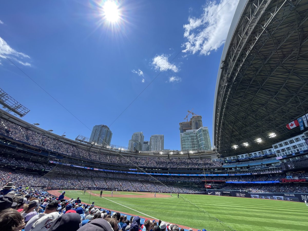 WeisiNotes's tweet image. Take me out to the ball game.

This is what Sundays are for ☀️