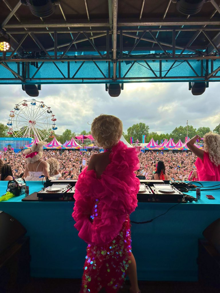 trixiemattel's tweet image. tearing pussy up like old newspaper bitch 🪩