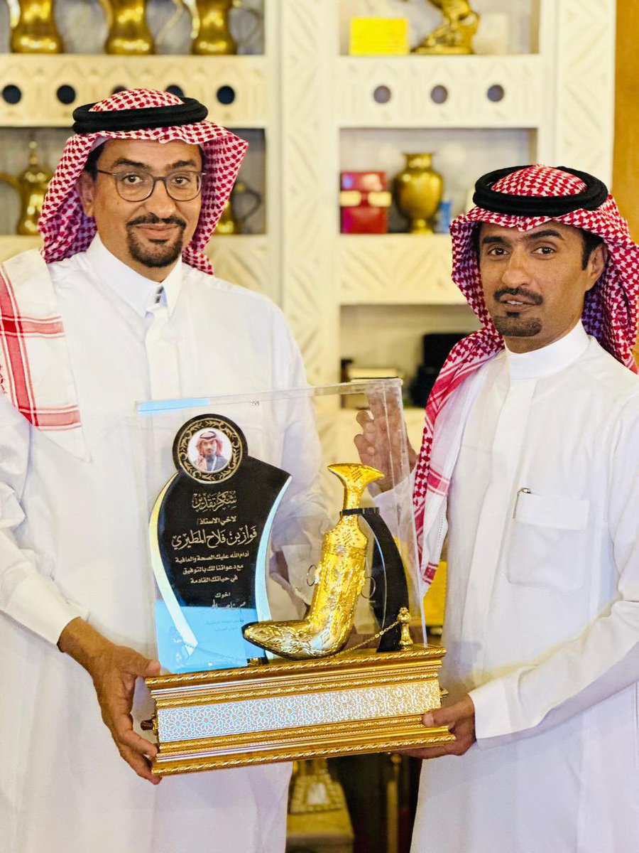 i305i1's tweet photo. جانب من تكريم أ/ فواز بن فلاح القني الأمين العام للجنة الوطنية للجان العمالية  
نضير جهوده واهتمامه في إنجاح اللجنة
متمنين له مزيداً من التقدم والتوفيق

@SNCWCs 
@Fawazalqenni https://t.co/ISZRg9Zokf