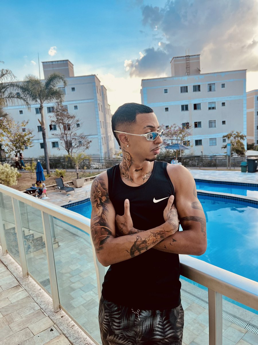wochriss's tweet photo. Bem hetero 🤫 https://t.co/pAdcAUXplB