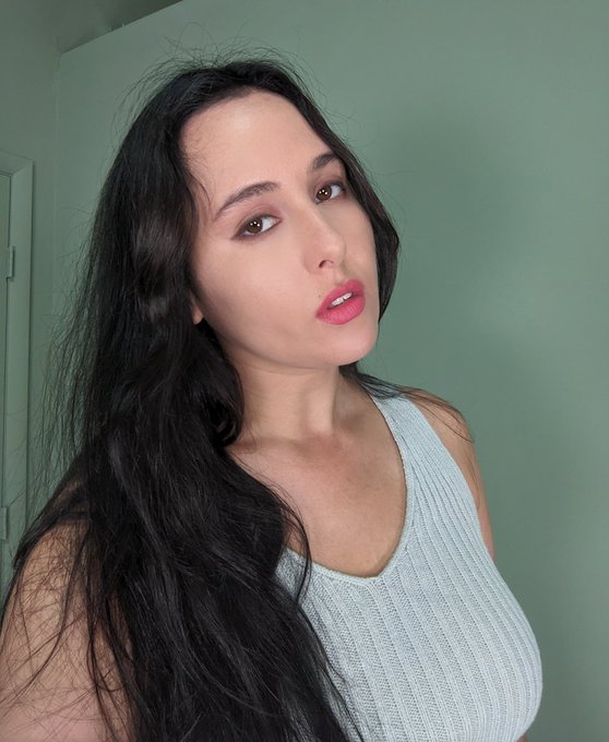 The domme --> the sub who asked to try new bondage positions. Don't worry, this was just the warmup 