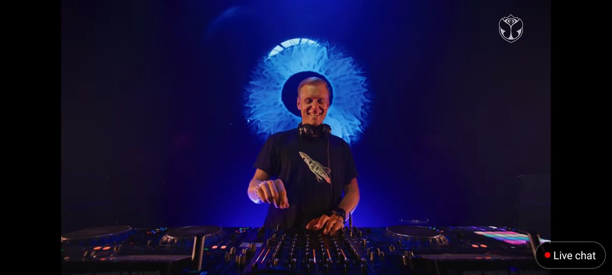 putrayogi328's tweet photo. @arminvanbuuren @asot @tomorrowland  wow...trance..🎶🎶🎼🎼🎼👍👍👍💪💪💪🥰🥰🥰🥰 https://t.co/P7AnGNJstR