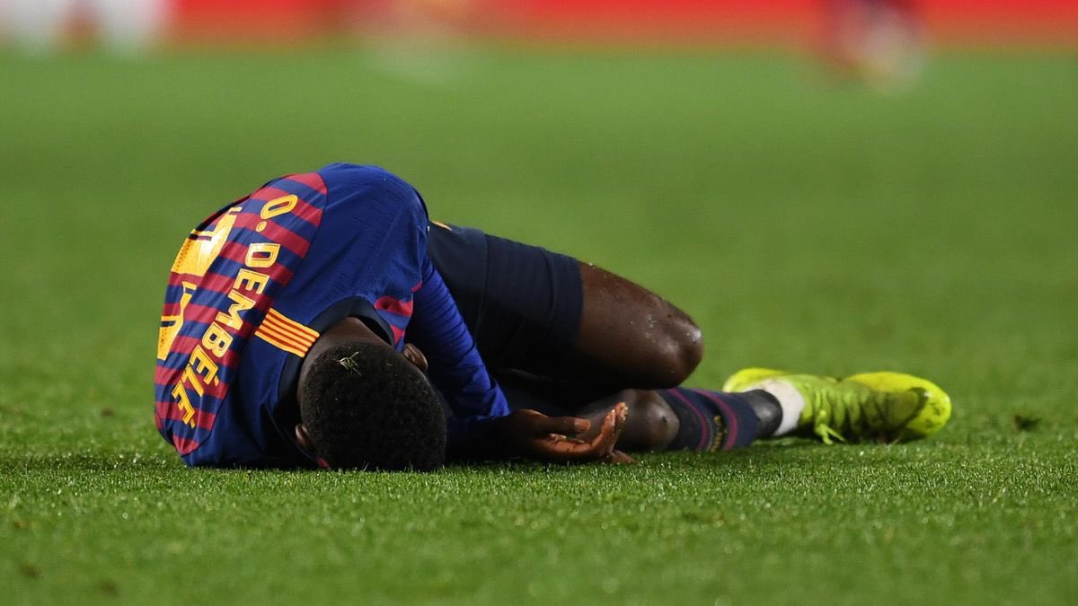 _DeJonginho's tweet photo. Il est temps de rétablir la vérité. 

Dembele merci de quitter le club on a besoin d’argent pour financer Bernardo.

MONTEZ DANS LE TRAIN SILVA IL NE PASSERA QU’UNE SEULE FOIS. 

#DembeleOUT https://t.co/kuwpIf9K7w