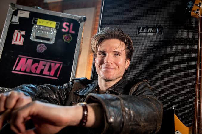 mcflycircle's tweet photo. Dougie para Laney Amplification ๐ธ
#dougiepoynter #mcfly #mcflymusic #laneyamplification https://t.co/la8n6TMfxx
