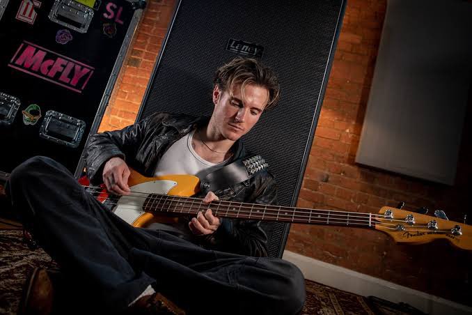 mcflycircle's tweet photo. Dougie para Laney Amplification ๐ธ
#dougiepoynter #mcfly #mcflymusic #laneyamplification https://t.co/la8n6TMfxx