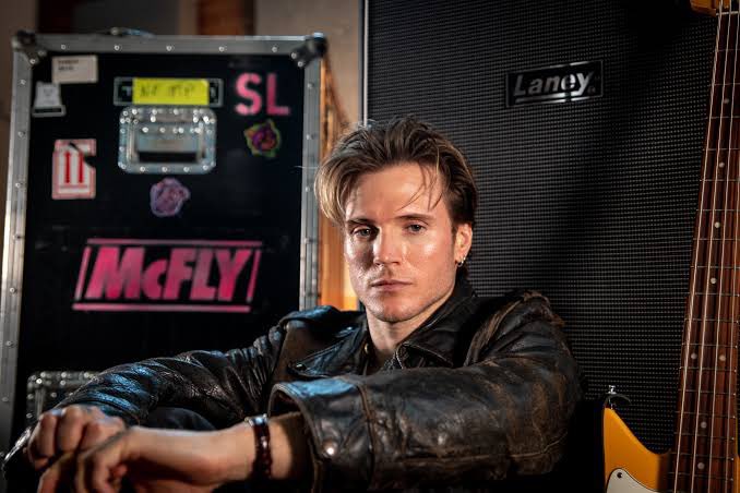 mcflycircle's tweet photo. Dougie para Laney Amplification ๐ธ
#dougiepoynter #mcfly #mcflymusic #laneyamplification https://t.co/la8n6TMfxx