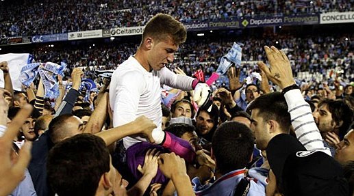 Dijochoeu's tweet image. No seu debut fixo historia e no segundo partido co Celta saiu de Balaídos a hombreiros do celtismo. 
Grazas por todo Rubén. Chupito polos anos que vestiche á celeste. Saúde e sorte no OM. #UnDeNós