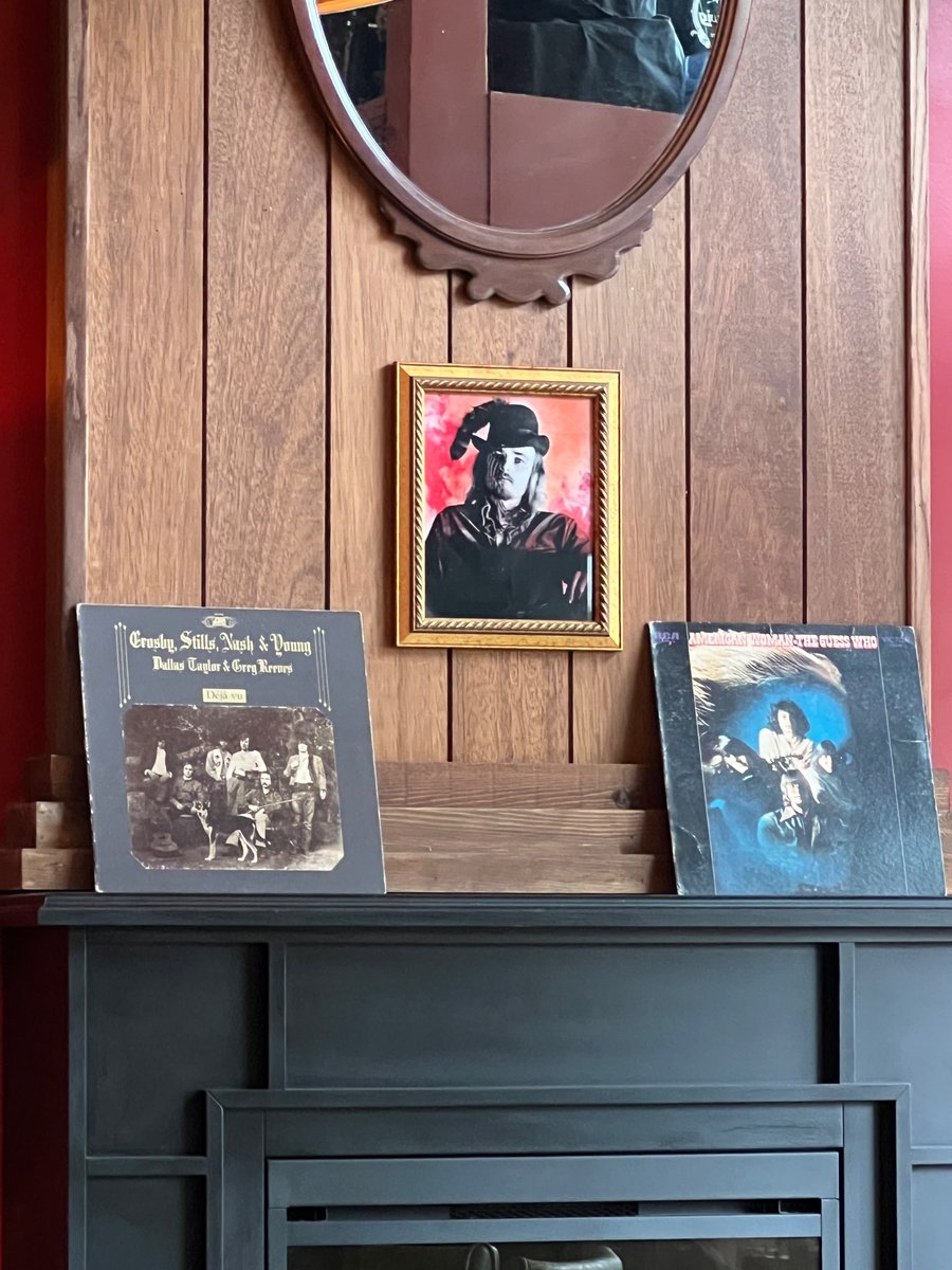 BrokenWatch tweet media