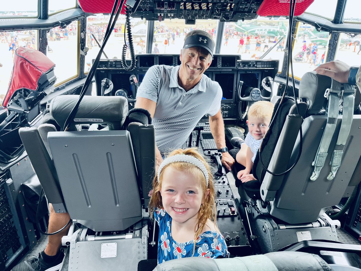 LeaderJohnThune's tweet photo. Great to make it to the Sioux Falls AirShow before the weather hit. Grateful for the team of volunteers that make it such a success and as always, for the outstanding service of the SD Air Guard. #powerontheprairie #114thFighterWing https://t.co/0DxJNCIp9b